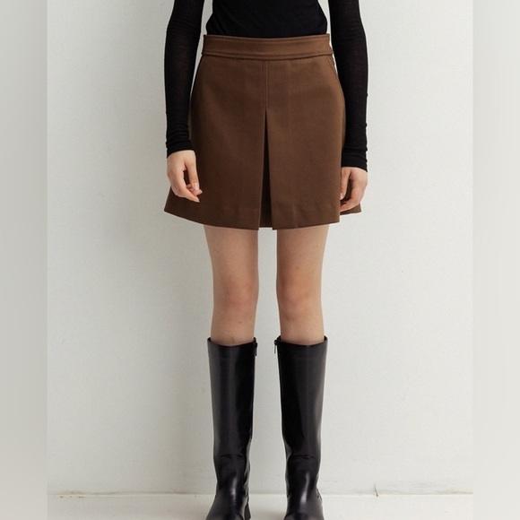 Banana Republic Dresses & Skirts - Banana Republic Wool Blend Chocolate Brown Single Pleat Mini Skirt Size 2